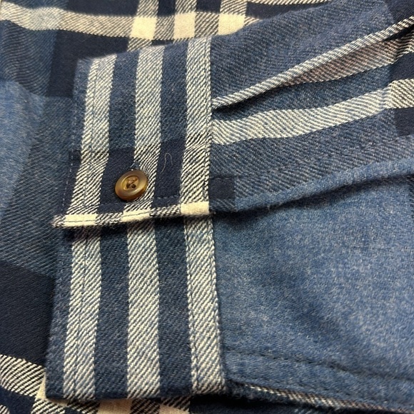 Field & Stream Women’s Flannel BlueCream Plaid Button-down CottonPolyester Top - Picture 6 of 7